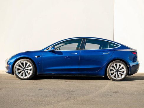 Used 2018 Tesla Model 3 Mid Range RWD image 4