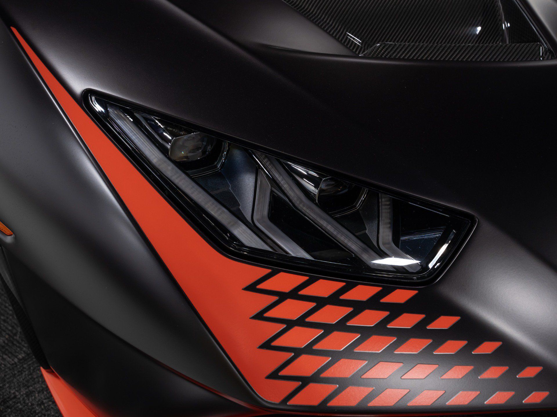 Used 2024 Lamborghini Huracan STO RWD image 15