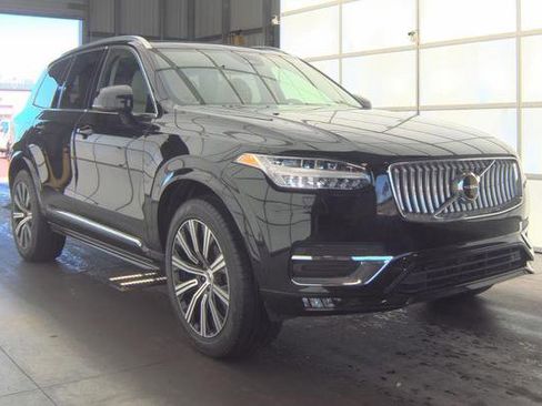 Used 2024 Volvo XC90 B5 Core w/ Climate Package image 2