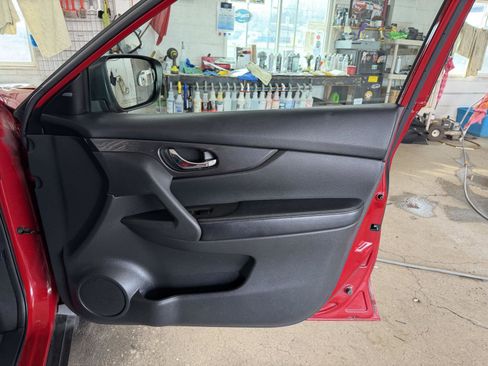 Used 2017 Nissan Rogue SV image 25