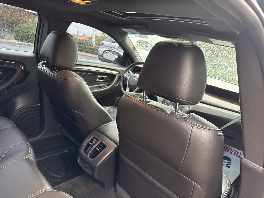 Used 2015 Ford Taurus Limited FWD image 22