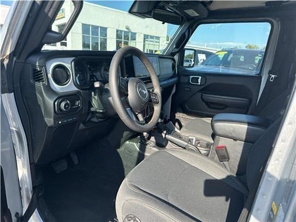 Used 2024 Jeep Wrangler Unlimited AWD/4WD image 50