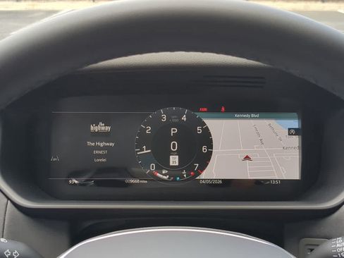 Used 2025 Land Rover Discovery S AWD/4WD image 36