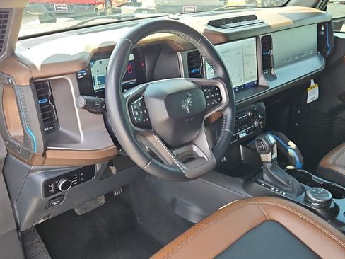 Used 2023 Ford Bronco Outer Banks w/ Sasquatch Package AWD/4WD image 13