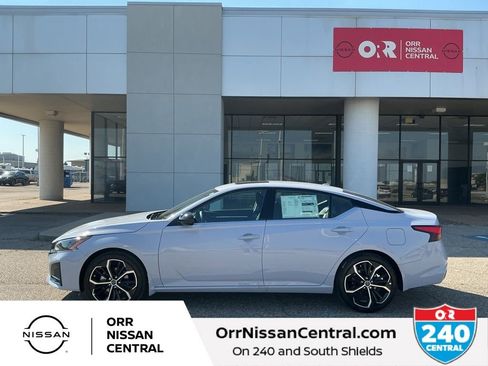 New 2025 Nissan Altima 2.5 SR w/ SR Premium Package image 8