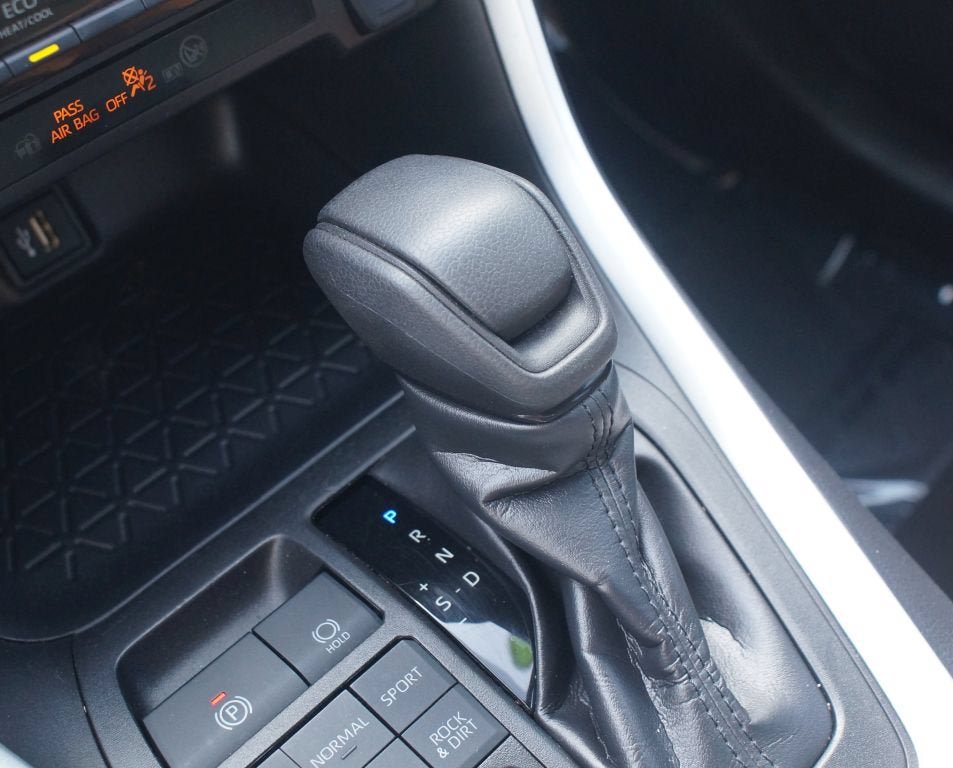 Used 2025 Toyota RAV4 XLE AWD/4WD image 11