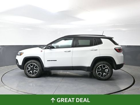 Used 2025 Jeep Compass Trailhawk AWD/4WD image 12