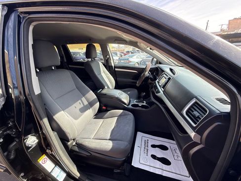 Used 2016 Toyota Highlander LE w/ Protection Package #3 image 24