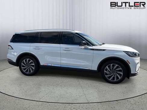 Used 2026 Lincoln Aviator AWD image 7