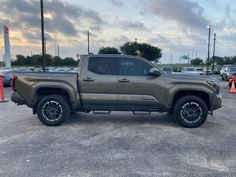Used 2024 Toyota Tacoma TRD Sport RWD image 4