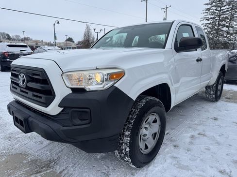 Used 2016 Toyota Tacoma SR image 4