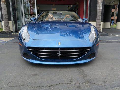 Used 2016 Ferrari California T RWD image 3