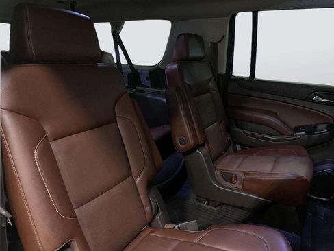 Used 2020 Chevrolet Suburban Premier w/ Premier 6.2L Value Package AWD/4WD image 39
