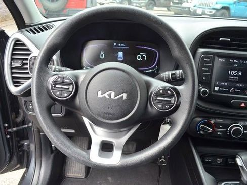 Used 2023 Kia Soul LX w/ LX Technology Package image 19