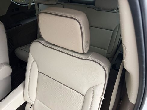 Used 2022 GMC Yukon XL Denali w/ Denali Premium Package image 41