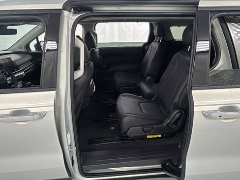 New 2026 Kia Carnival SX w/ SX Dark Edition Package FWD image 40