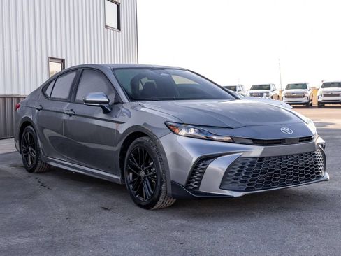 Used 2025 Toyota Camry SE w/ Convenience Package image 5