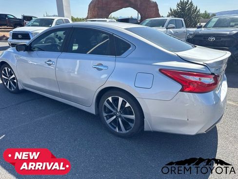 Used 2016 Nissan Altima 2.5 SR w/ LED Appearance Package FWD image 8