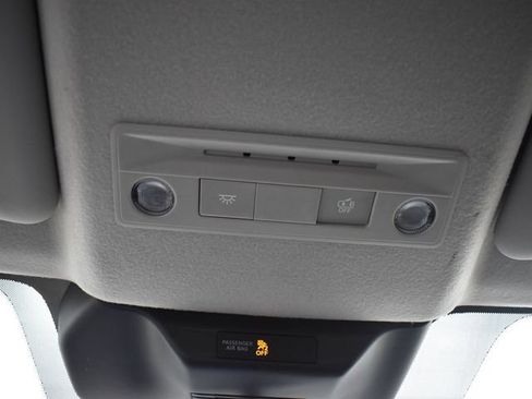 Used 2025 Nissan Kicks SV AWD/4WD image 23