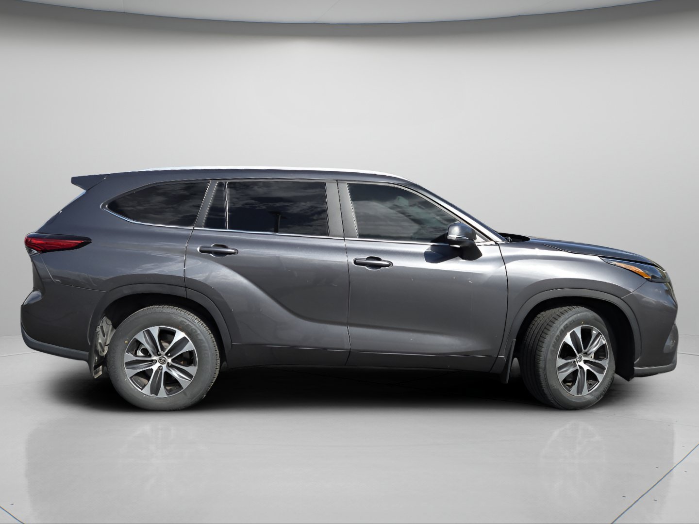 Used 2023 Toyota Highlander XLE AWD/4WD image 28