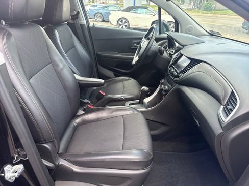 Used 2022 Chevrolet Trax LT w/ Midnight Edition AWD/4WD image 29