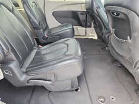 Used 2022 Chrysler Pacifica Touring-L FWD image 25