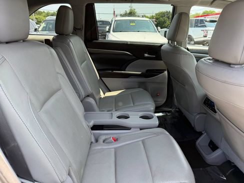 Used 2017 Toyota Highlander Limited w/ Protection Package #3 AWD/4WD image 28