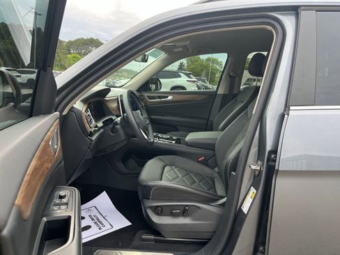 Used 2024 Volkswagen Atlas SE FWD image 29