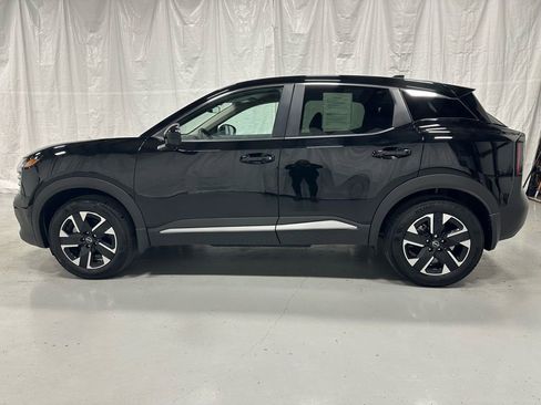 Used 2025 Nissan Kicks SV AWD/4WD image 4