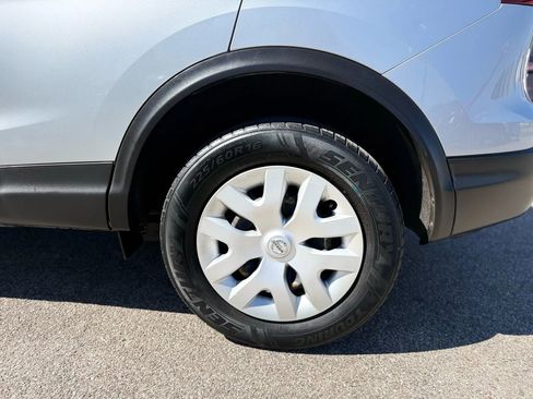 Used 2018 Nissan Rogue Sport S image 11