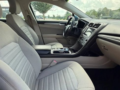 Used 2019 Ford Fusion SE FWD image 11