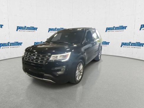 Used 2017 Ford Explorer XLT w/ Equipment Group 202A FWD image 5