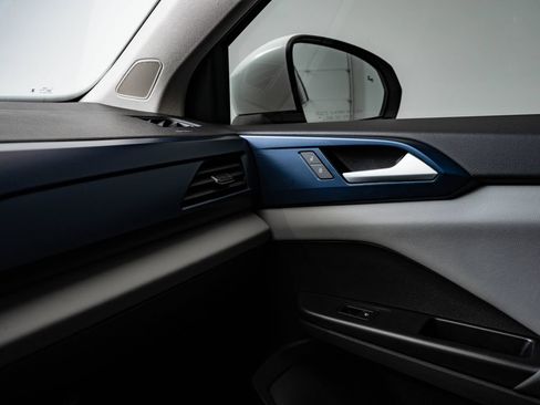 Used 2023 Volkswagen Taos SE w/ Panoramic Sunroof Package FWD image 40