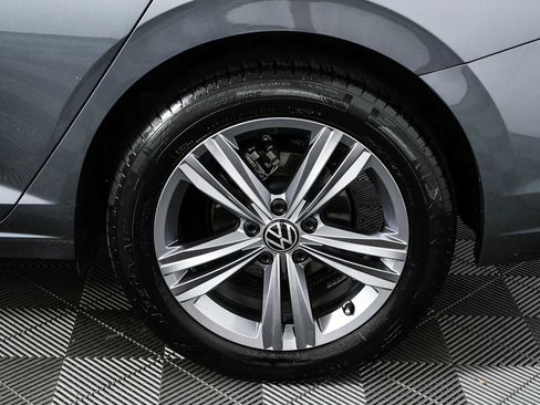 Certified 2024 Volkswagen Jetta SE FWD image 33