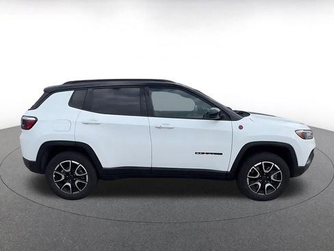 Used 2025 Jeep Compass Trailhawk image 16