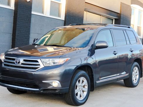 Used 2012 Toyota Highlander SE image 3