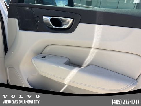 Used 2024 Volvo XC60 B5 Plus w/ Protection Package Premier image 19