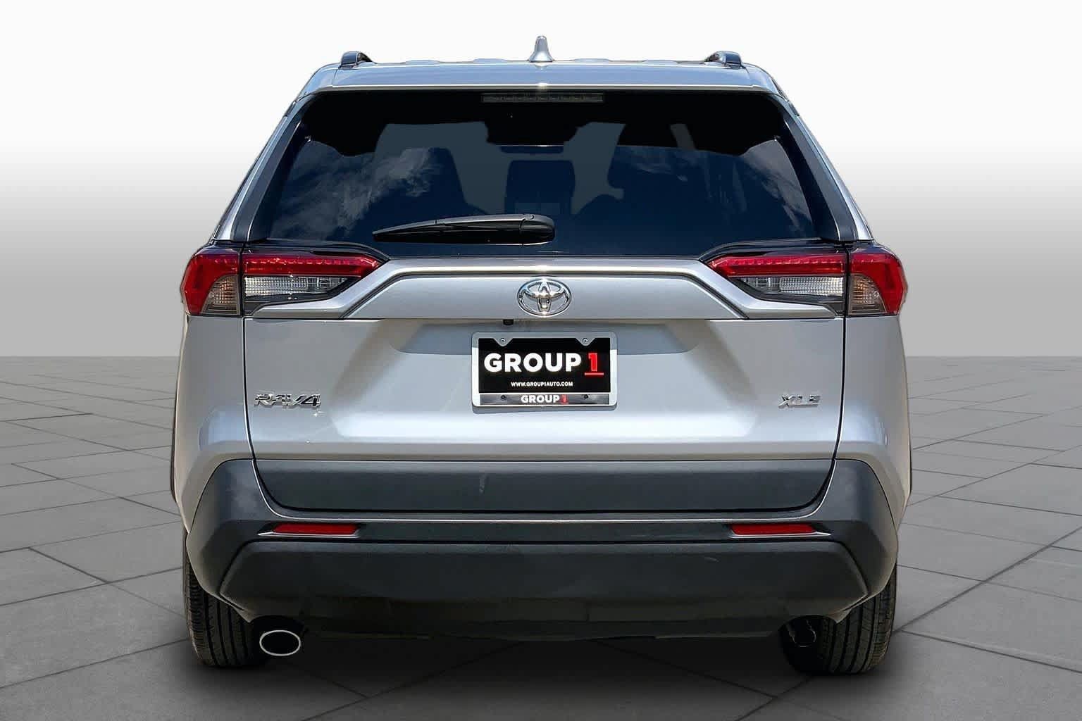 Used 2025 Toyota RAV4 XLE FWD image 5