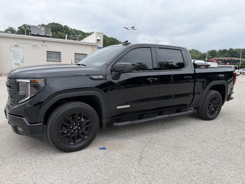 Used 2023 GMC Sierra 1500 Elevation AWD/4WD image 2