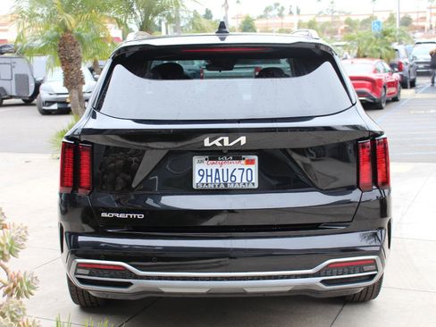 Used 2023 Kia Sorento S w/ Panoramic Sunroof Package image 8