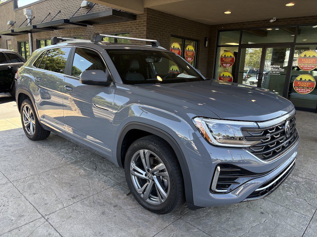 Used 2024 Volkswagen Atlas Cross Sport SEL R-Line AWD/4WD image 4