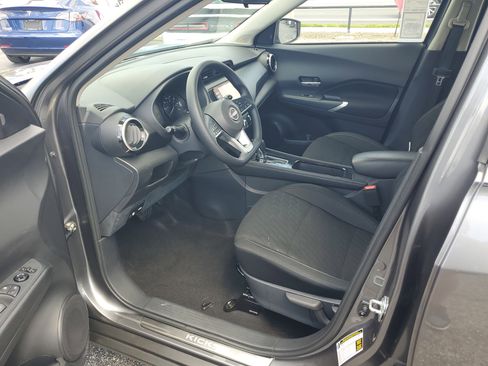 Certified 2024 Nissan Kicks SV w/ Exterior Package image 11