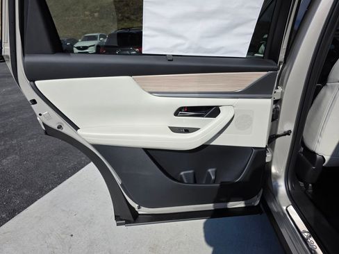 New 2025 MAZDA CX-90 Plug-In Hybrid w/ Premium Plus AWD/4WD image 8