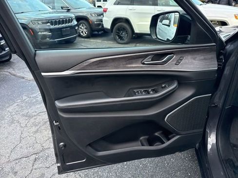 Certified 2022 Jeep Grand Cherokee Limited image 36