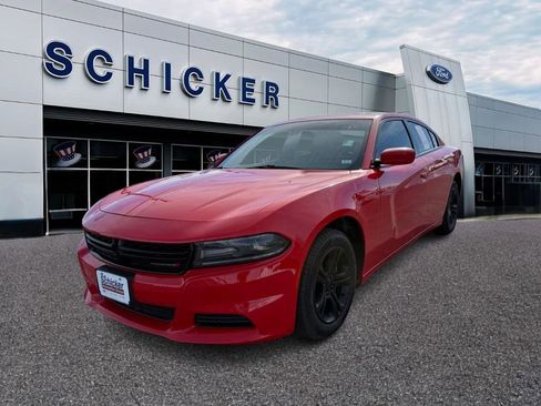 Used 2021 Dodge Charger SXT w/ Leather Interior Group image 4