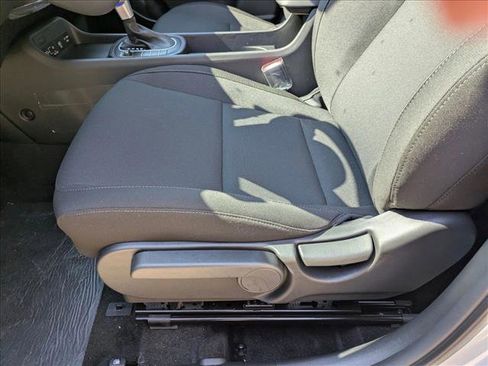 New 2026 Hyundai Kona SE image 4