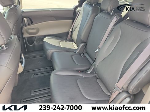 Certified 2025 Kia Carnival EX FWD image 13
