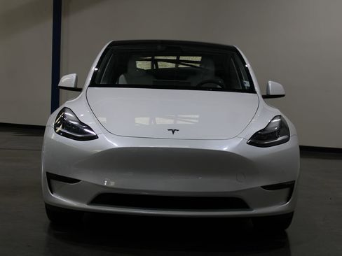 Used 2021 Tesla Model Y Long Range image 6
