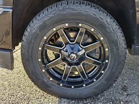 Used 2018 Chevrolet Silverado 1500 Custom w/ Custom Value Package image 6