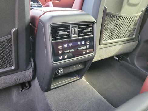 Certified 2025 Porsche Cayenne S AWD/4WD image 18